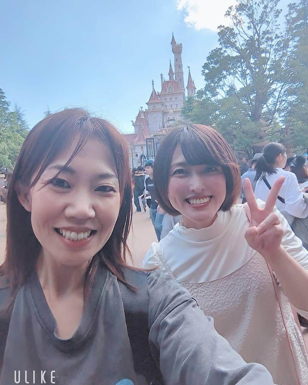 可愛ゆりあさんのインスタグラム写真 - (可愛ゆりあInstagram)「今日は何十年ぶりかの高校、短大時代の親友とちびちゃんと ディズニーランドへ😀⭐️  めちゃくちゃおちびちゃん可愛いくて、終始でれでれおばさんになってた😅  #久しぶりの再会　#学生時代の親友　#ディズニーランド  #ディズニーハロウィン　#ディズニーランド４０周年」10月25日 1時48分 - smilrina.love