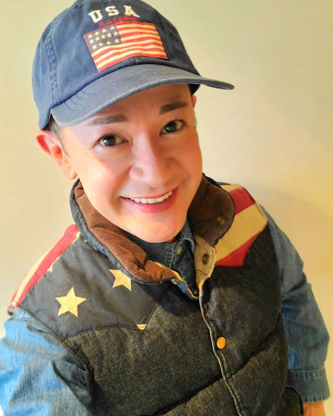 山咲トオルのインスタグラム：「過日は、阿佐ヶ谷ジャズストリートへ。  私、早見優さんが歌唱する Jazz が、かなり好きなのね。  街の至るところが Jazz になるのですが、これまたリラックス効果と、胸がスイングしちゃったりで居心地が良いのよ。  #早見優 さん#yuhayami   #小林陽一 さん#小林陽一jjm   #阿佐ヶ谷ジャズストリート   阿佐ヶ谷の街(自治体)の皆様のボランティア協力も、あちらこちらで目にしました。 (大変お疲れ様でした)  #ラルフローレン #ポロラルフローレン  #ralphlauren #poloralphlauren   #山咲トオル #toruyamazaki」