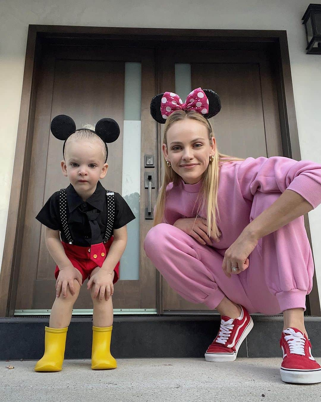 ギンタ・ラピーナのインスタグラム：「Mickey and Minnie off to the first Halloween party 🎀」