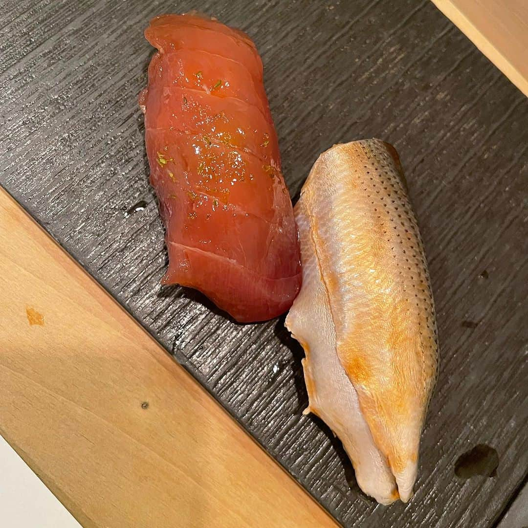 可愛ゆりあさんのインスタグラム写真 - (可愛ゆりあInstagram)「ディズニーから帰ってきて、お鮨🍣  渋谷にあるお鮨屋さんなんだけど、 おまかせコースのみなんだけど、リーズナブルなのにねたが良くて、お鮨が出るまでのおつまみがめっちゃ美味しかった😋  また、食べに行かせてもらいます😄⭐️  #お鮨　#お寿司　#渋谷お寿司　#渋谷お鮨 #しぶ谷やました」10月25日 2時03分 - smilrina.love