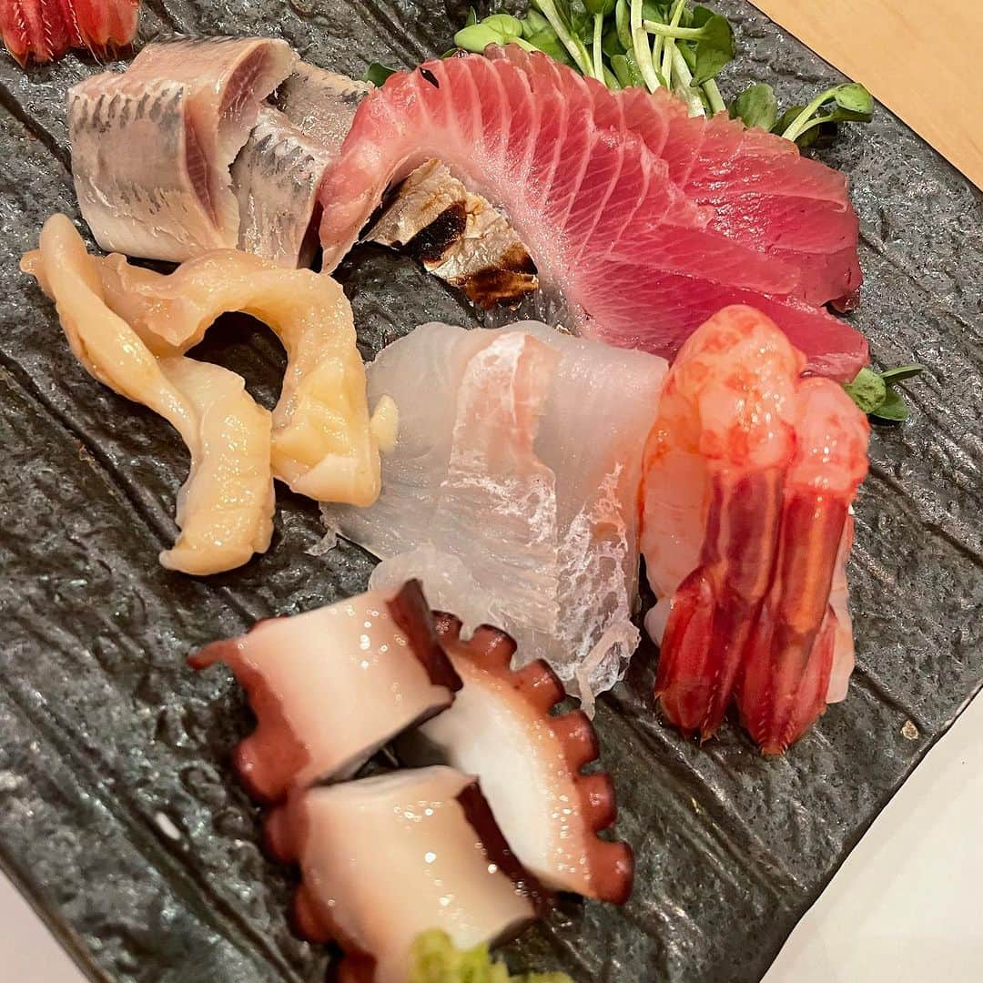 可愛ゆりあさんのインスタグラム写真 - (可愛ゆりあInstagram)「ディズニーから帰ってきて、お鮨🍣  渋谷にあるお鮨屋さんなんだけど、 おまかせコースのみなんだけど、リーズナブルなのにねたが良くて、お鮨が出るまでのおつまみがめっちゃ美味しかった😋  また、食べに行かせてもらいます😄⭐️  #お鮨　#お寿司　#渋谷お寿司　#渋谷お鮨 #しぶ谷やました」10月25日 2時03分 - smilrina.love