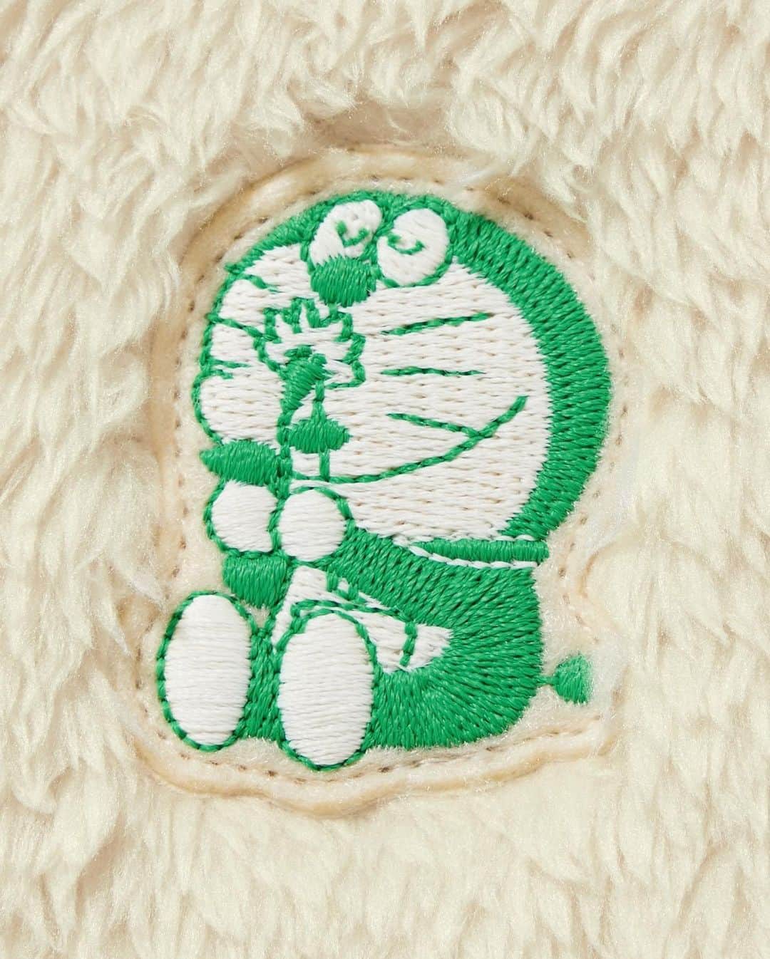 uniqlousaのインスタグラム：「When the fluff is real, there’s nothing else we need to explain…except ours is made from 100% recycled polyester fabric!  #Uniqlo #Uniqlousa」