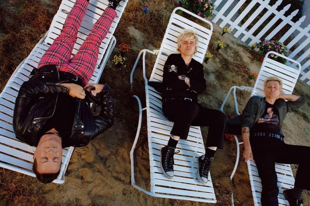 Alternative Pressさんのインスタグラム写真 - (Alternative PressInstagram)「Green Day announce their 14th album, Saviors, and share “The American Dream Is Killing Me” video. More at the *linkinbio」10月25日 2時15分 - altpress