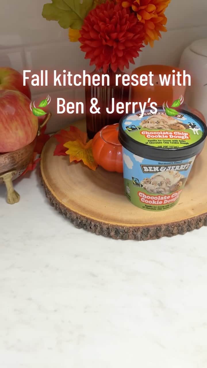 Ben & Jerry'sのインスタグラム：「Pumpkin season is upon us. Act accordingly. #benandjerrys #icecream #fallreset #falldecor」