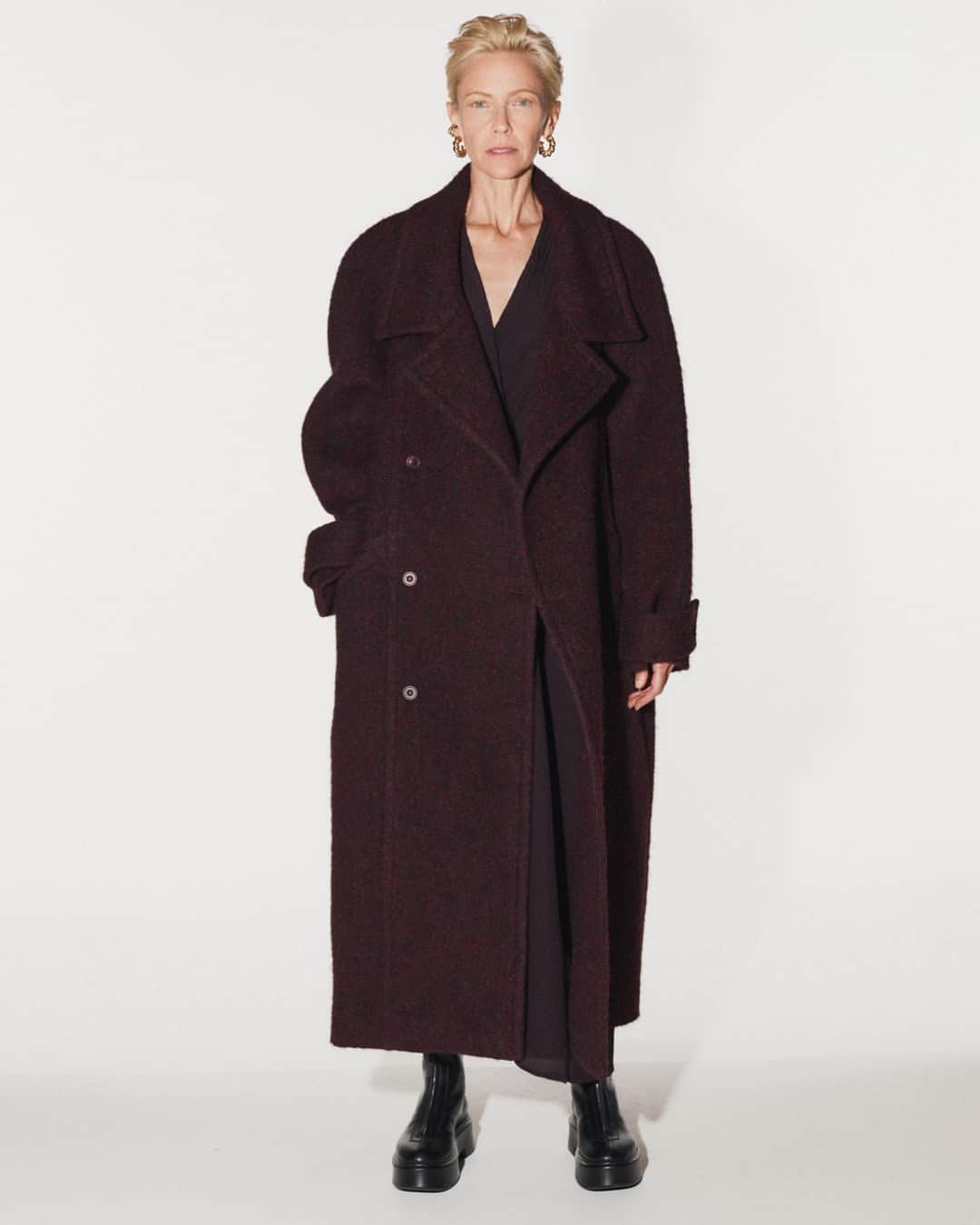 MATCHESFASHION.COMのインスタグラム：「Nobody does oversized tailoring quite like @raeyofficial. Tap the link in bio to shop the label’s latest, exclusively at #MATCHES.」