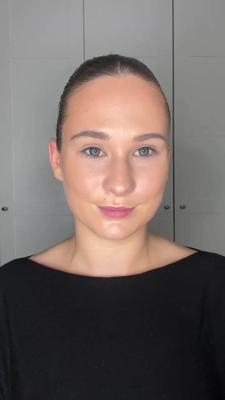 M·A·C Cosmetics Deutschlandのインスタグラム：「#trendtuesday down turned liner mit @mua.sarahhffmnn 🖤」