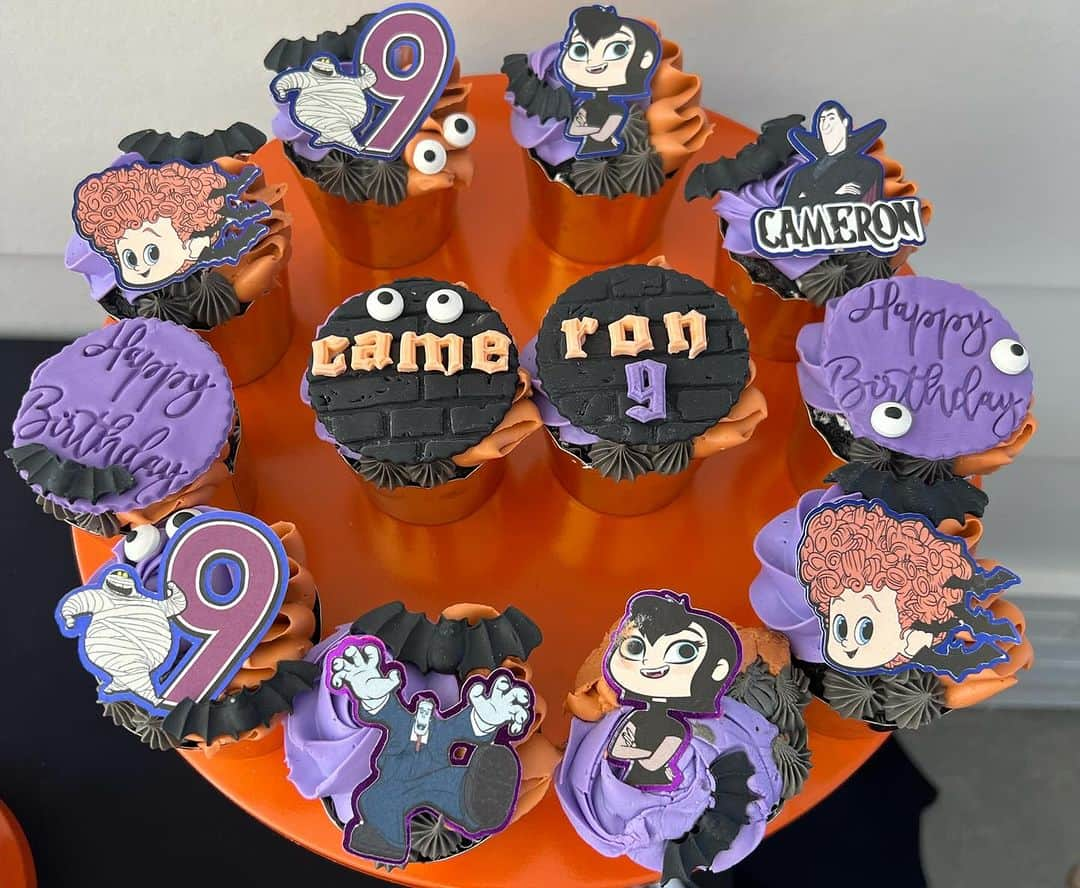 スローン・スティーブンスさんのインスタグラム写真 - (スローン・スティーブンスInstagram)「🦇🎂 We had a Fang-tastic and Spook-tacular time celebrating our baby boy turning 9 this past weekend! 🧛‍♂️🕷️ Happy Birthday to our one-of-a-kind, Hotel Transylvania loving son! 🏨🦇 #MonsterMashBday #HandModel」10月25日 2時38分 - sloanestephens