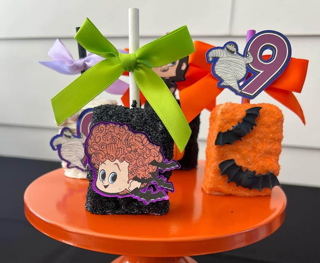 スローン・スティーブンスさんのインスタグラム写真 - (スローン・スティーブンスInstagram)「🦇🎂 We had a Fang-tastic and Spook-tacular time celebrating our baby boy turning 9 this past weekend! 🧛‍♂️🕷️ Happy Birthday to our one-of-a-kind, Hotel Transylvania loving son! 🏨🦇 #MonsterMashBday #HandModel」10月25日 2時38分 - sloanestephens