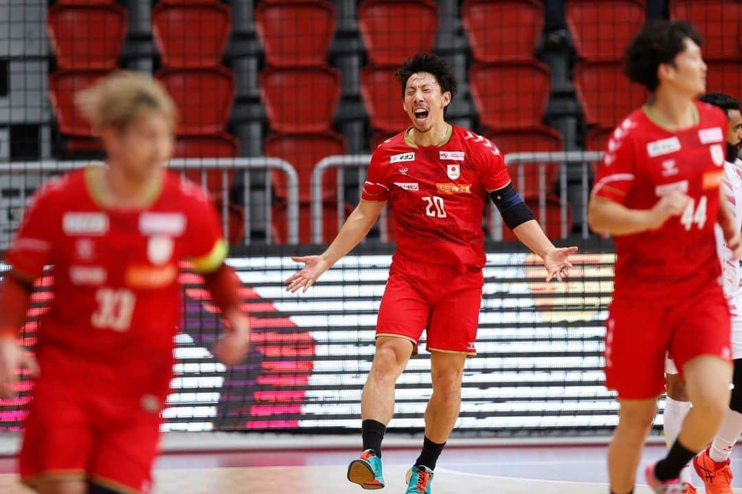 渡部仁さんのインスタグラム写真 - (渡部仁Instagram)「Asian Men’s Qualification for Olympic Games🇫🇷  🇯🇵-🇧🇭  photos by @tagucci42   #GoForParis2024 #彗星ジャパン  #salming  #bauerfeind」10月25日 2時38分 - jin.w20