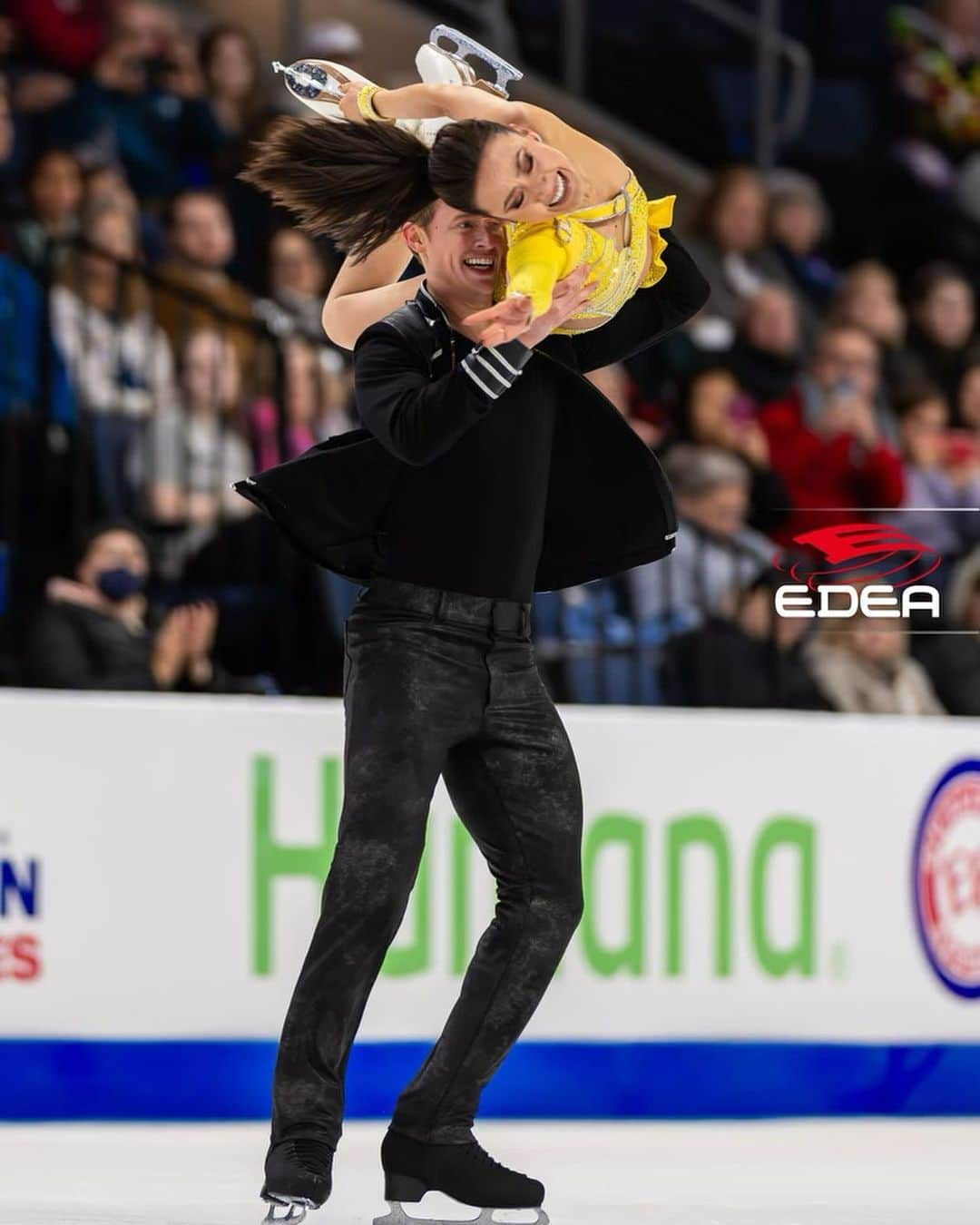 エヴァン・ベイツさんのインスタグラム写真 - (エヴァン・ベイツInstagram)「Got the season rolling at Skate America! Crowd was amazing and we felt the energy and support all weekend long. Grateful for it all! 🇺🇸🏆🫶  Photos by @flavioice  #chockbates #skateamerica #grandprix #figureskating #teamusa」10月25日 2時48分 - evan_bates