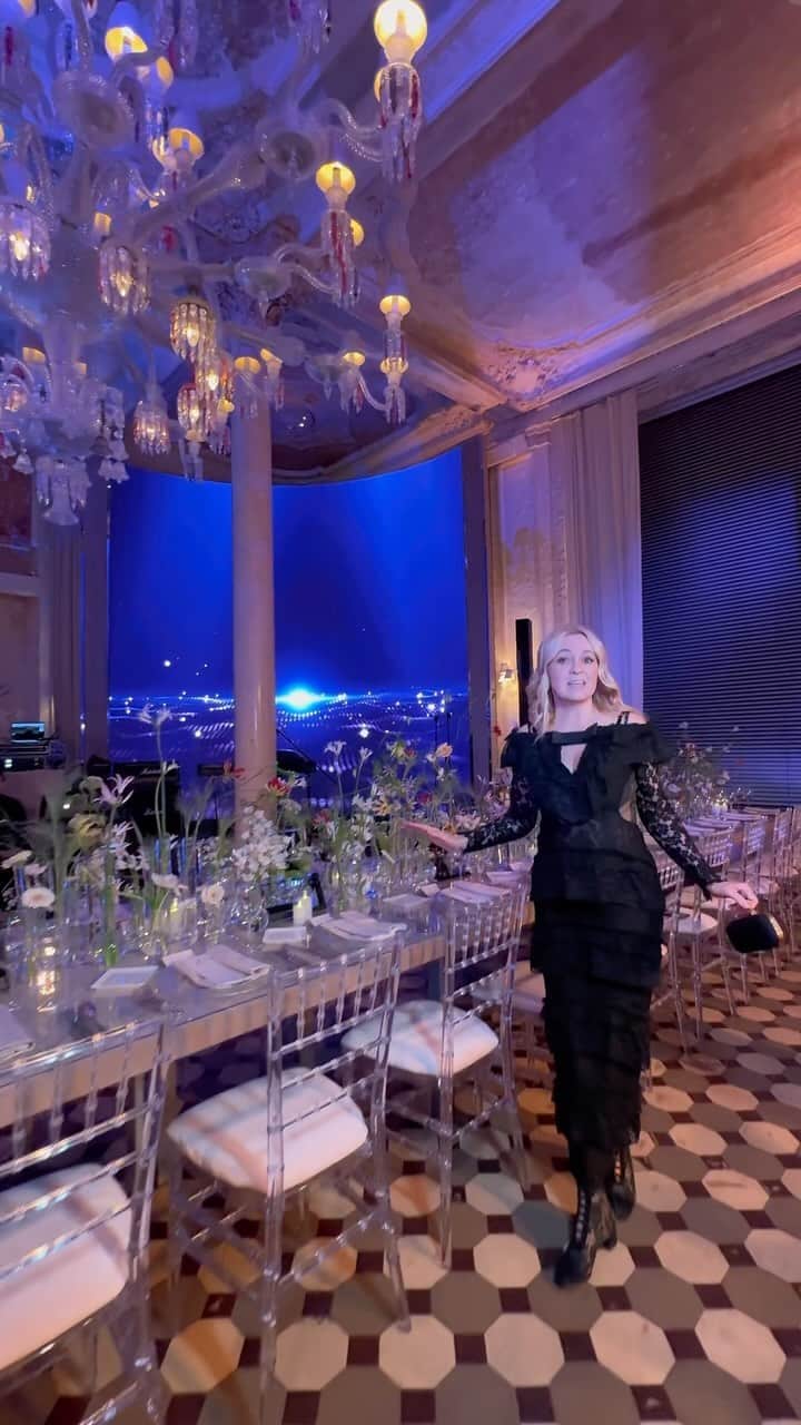 ヤナ・ルドコフスカヤのインスタグラム：「My gorgeous gala dinner in collaboration with @le__mousse at Cristal Room Baccarat with my amazing friends 🖤」
