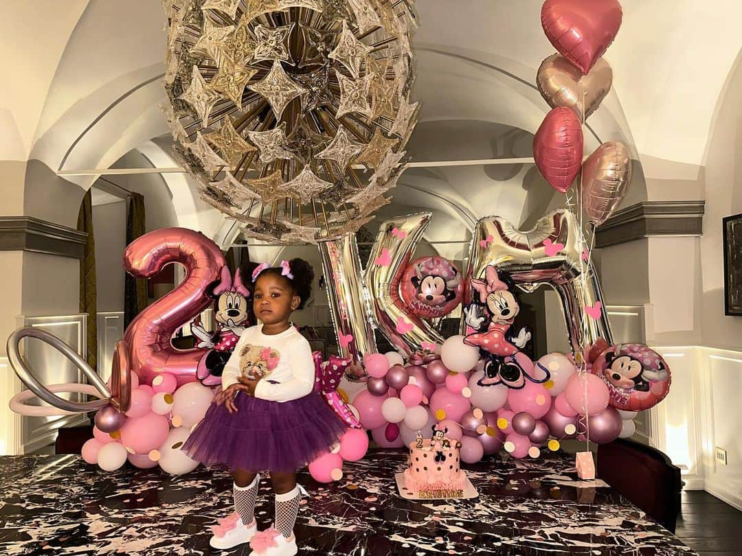 ジェリー・ミナさんのインスタグラム写真 - (ジェリー・ミナInstagram)「HAPPY 2 YEARS OLD PRINCESS KRISTINE👸🏽❤️. Instruye al niño en su camino,Y aun cuando fuere viejo no se apartará de él.  Proverbios 22:6 Gracias señor por habernos dado la bendición de ser padres de tan hermosa y tierna princesa, te pedimos que en tu amor y misericordia la guíes todos los días de su vida, danos la inteligencia y sabiduría para instruirla……..Te AMAMOS……🥰❤️,Que esa sonrisa mágica nunca desaparezca de tu rostro, porque con ella tienes el poder de iluminar e irradiar 🥳🥳🥰🥰」10月25日 3時00分 - yerrymina