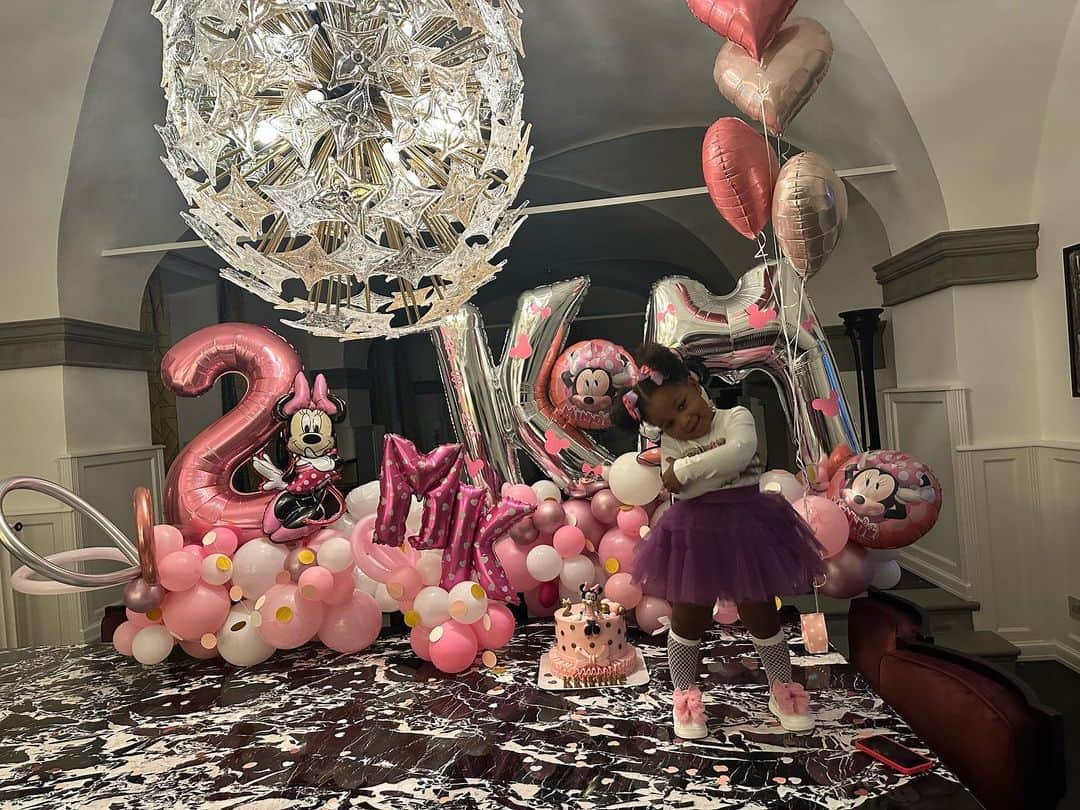 ジェリー・ミナさんのインスタグラム写真 - (ジェリー・ミナInstagram)「HAPPY 2 YEARS OLD PRINCESS KRISTINE👸🏽❤️. Instruye al niño en su camino,Y aun cuando fuere viejo no se apartará de él.  Proverbios 22:6 Gracias señor por habernos dado la bendición de ser padres de tan hermosa y tierna princesa, te pedimos que en tu amor y misericordia la guíes todos los días de su vida, danos la inteligencia y sabiduría para instruirla……..Te AMAMOS……🥰❤️,Que esa sonrisa mágica nunca desaparezca de tu rostro, porque con ella tienes el poder de iluminar e irradiar 🥳🥳🥰🥰」10月25日 3時00分 - yerrymina