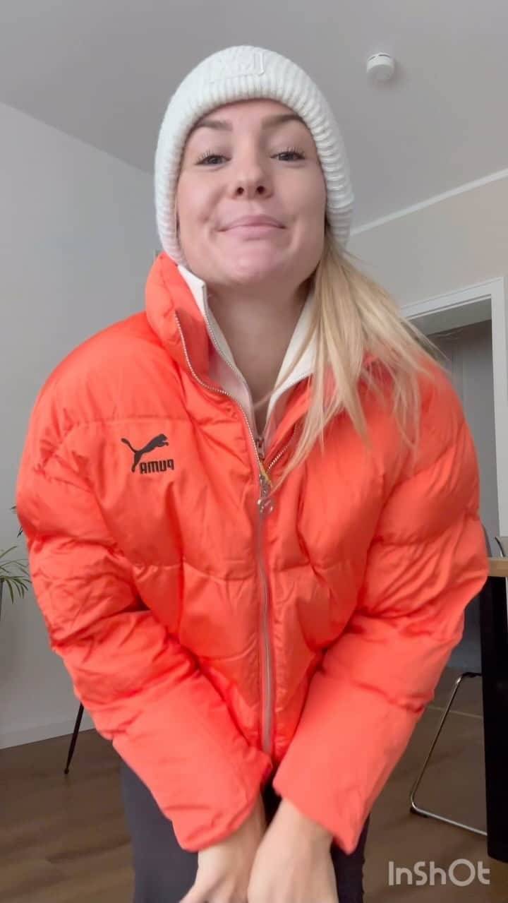 Sophia JUNKのインスタグラム：「perfectly dressed for the upcoming winter sessions 🤎🤍🩷 Thanks to @puma / @pumatraining   #puma #pumaathlete #foreverfaster #training #wintersession Werbung」