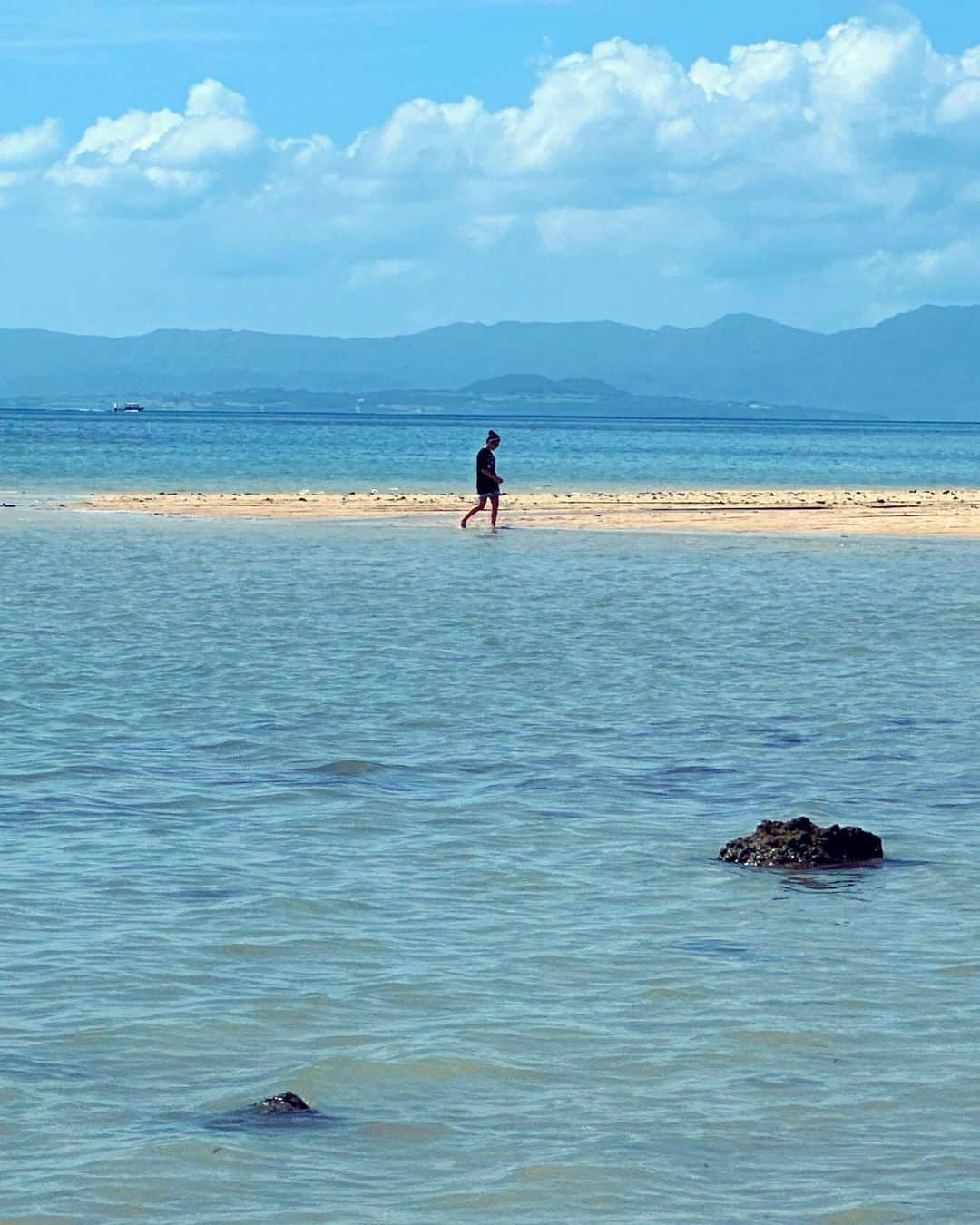 PUSHIMさんのインスタグラム写真 - (PUSHIMInstagram)「. 石垣島はまだ夏の気候。 肌寒い都会から、台湾もすぐ側にある 石垣島での音楽祭。  Good River’s presents  GOOD AUTUMN FES 2023 in 石垣島 @goodrivers.ishigaki   HOME GROWN, NODATIN,  Yes!My girls CHINO&Chicaと、 プリっと楽しい60分のLIVEをしてきました。 (勿論PAｶﾝﾁｬﾝも)  お客さんのGOOD VIBESで、めちゃハリきって歌いました。 HomeGと今年も積み重ねて育ててきた音を チンチノチカと共に披露致しました。 みんな役者の私たちのパフォーマンス楽しんで貰えたのなら幸せ。です。  そして、私たちのオアシス、チノちゃんのSweetieイロハ。写真の人。 彼女が居てる日は、心が優しくなる、菩薩のような神秘に癒される。ラブ。  素敵なフェスに呼んで頂き、Good Autumn Fes主催の吉川さん本当にありがとうございました。 出演者の皆さまも最高に素晴らしかったです。 みんなアフターPartyまでまるまる音楽してました。 仲間に入れてくれてありがとうございますたー❤︎❤︎❤︎ ラバダブSessionめちゃ楽しかった。 名曲の歌詞うる覚えやったけど歌ったらめっちゃ気持ち良かったわ。ほんま幸せした。  引き続き。 よろ。  #pushim  #GoodAutumnfes2023 @homegrown_reggae  @drummyyukky  @mamar1230  @_nodatin_  @chinoriddim  @___chica1108___  @shinoyama_pushim」10月25日 3時04分 - shinoyama_pushim