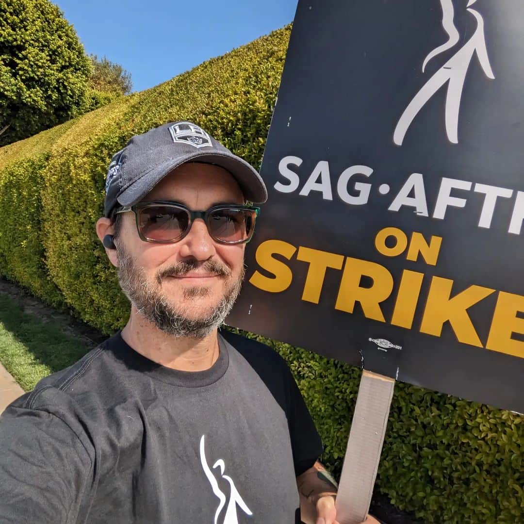 ウィル・ウィトンのインスタグラム：「One day longer, one day stronger. #sagaftra #sagaftrastrong #unionproud」