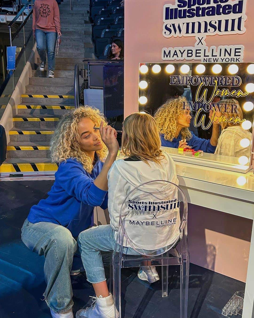 Sports Illustrated Swimsuitのインスタグラム：「The final College Tour stop @brighamyounguniversity was absolutely incredible! 💃🏼✨ We couldn't have done it without our amazing partner @Maybelline, who joined us in providing Brave Together trainings to support students in their journey towards mental health awareness. 🌟  Jasmine Sanders, Mady Dewey, and Berkleigh Wright were there to lend their support, give advice, and create awareness about mental health. Thank you to the Big 12 students who joined us on this  journey. Together, we're making a difference and spreading the message of empowerment and support. 💄💋  #BraveTogether #MaybellinePartner #BeYouWomensEmpowermentTour」