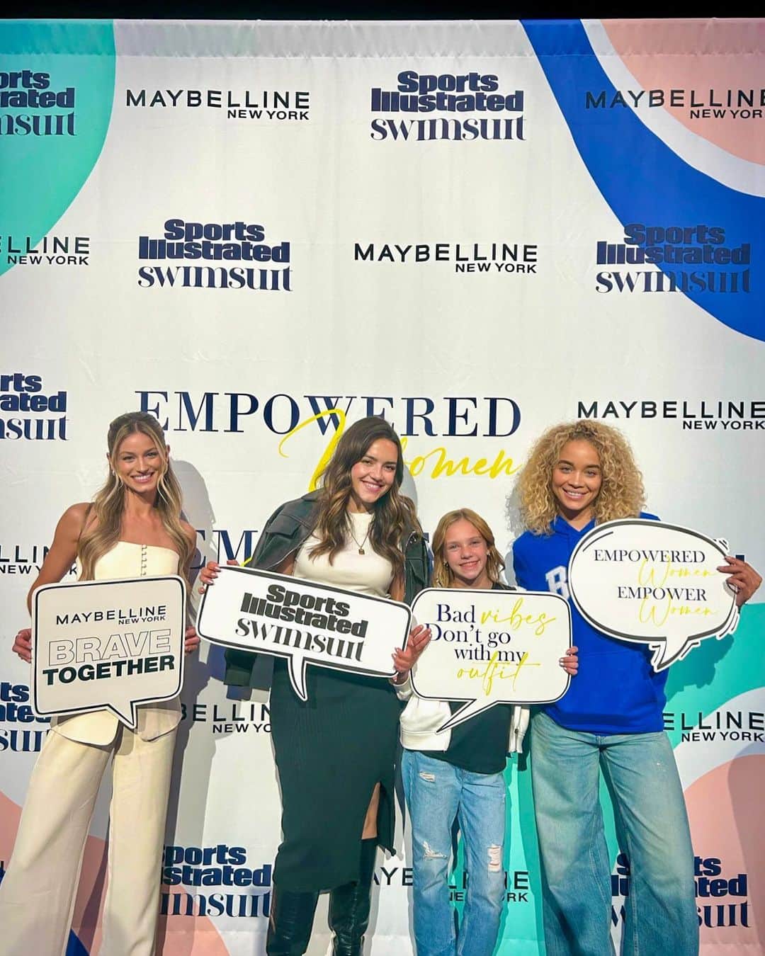 Sports Illustrated Swimsuitさんのインスタグラム写真 - (Sports Illustrated SwimsuitInstagram)「The final College Tour stop @brighamyounguniversity was absolutely incredible! 💃🏼✨ We couldn't have done it without our amazing partner @Maybelline, who joined us in providing Brave Together trainings to support students in their journey towards mental health awareness. 🌟  Jasmine Sanders, Mady Dewey, and Berkleigh Wright were there to lend their support, give advice, and create awareness about mental health. Thank you to the Big 12 students who joined us on this  journey. Together, we're making a difference and spreading the message of empowerment and support. 💄💋  #BraveTogether #MaybellinePartner #BeYouWomensEmpowermentTour」10月25日 3時51分 - si_swimsuit