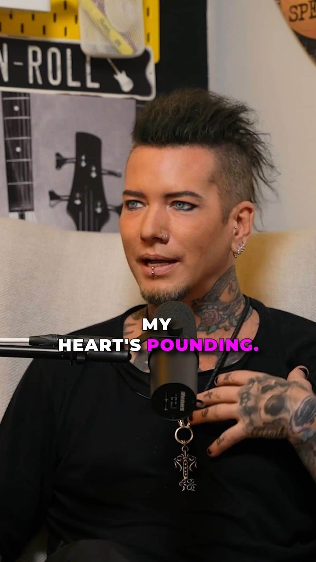 DJアシュバのインスタグラム：「20 years old and driving to California, @ashba breaks down and turns around to head back to Fairbury, Illinois but something stopped him and changed his mind.   The answer now lies etched on his chest.   Thanks for making this episode the most watched and putting us in the 10% of best brand new podcasts on @spotify!   TY to our sponsor @floridaboyinc ☀️  @lazypicklestudios 💛」