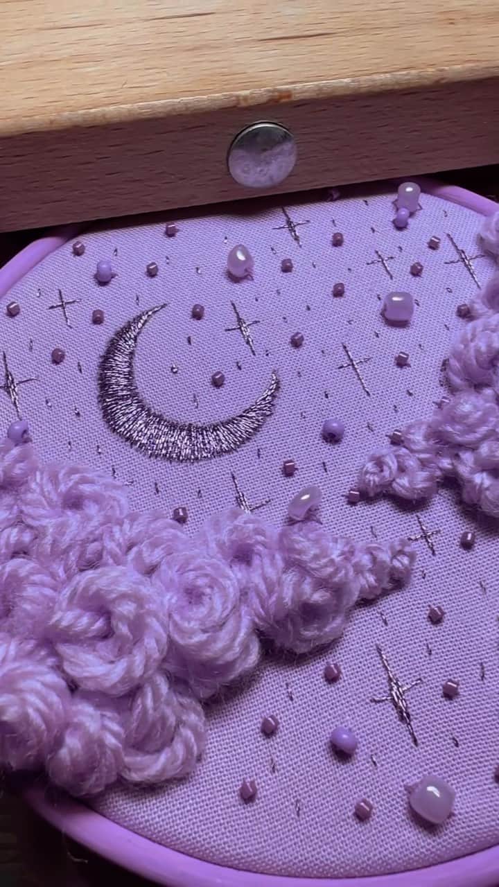 のインスタグラム：「When the perfect gift hits your feed 💫Shop handmade for everyone on your list - now 25%+ off during our Early Holiday Deals!   Celestial embroidery by @saltwaterstitches   Participating shops only. Terms apply.」