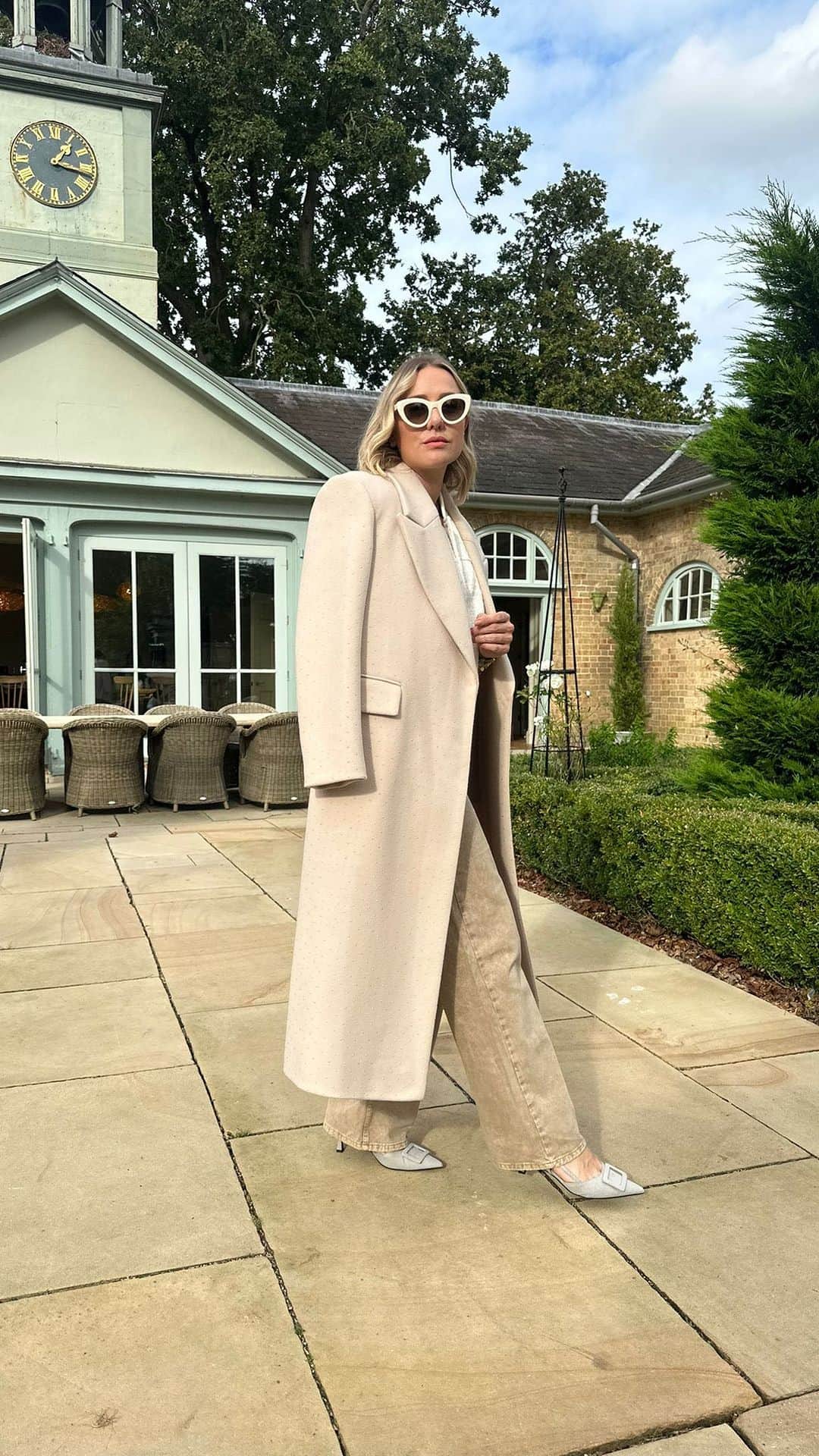 のインスタグラム：「This outfit may drastically improve your Tuesday.  📸: @pascale.banks  #ImWearingRI #Linkinbio to shop」