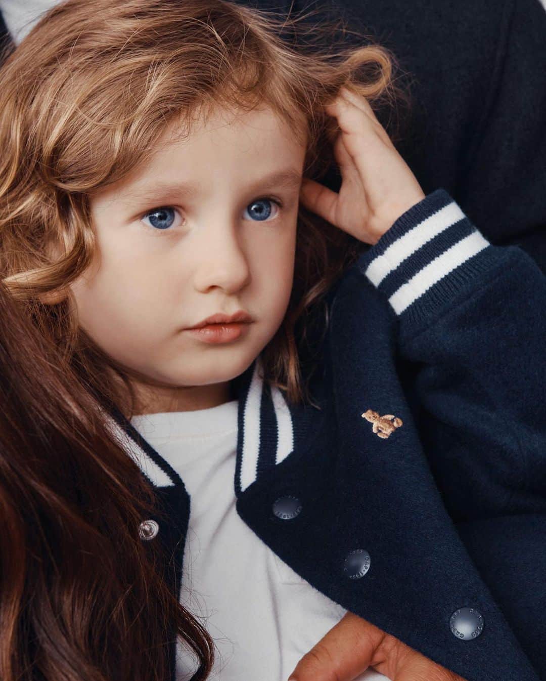 GapKidsのインスタグラム：「Alanis Morissette in the Double Breasted Pea Coat Souleye in the Patch-Pocket Jacket  Ever in the Icon Jacket in Denim Winter in The Varsity Jacket in Wool Onyx in The Logo Hoodie with a Classic Arch  Shop the looks in stories and at gap.com.」