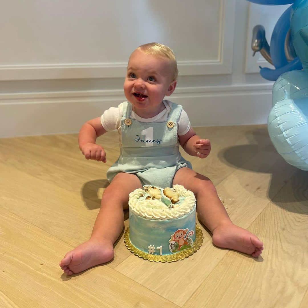 CarolineWozniackiさんのインスタグラム写真 - (CarolineWozniackiInstagram)「Happy 1st Birthday Jamesie!! You are the kindest, sweetest, toughest little boy and we are so lucky to be your parents!!❤️ We love you!!」10月25日 4時35分 - carowozniacki