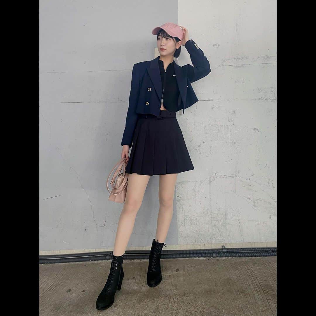 小貫莉奈さんのインスタグラム写真 - (小貫莉奈Instagram)「@himiko_shoes さんのブーツ👢🖤  7cmヒールなのに、長時間履いてても全然疲れなくてお気に入り☺︎  ヒールがあるから、長めのパンツに合わせても可愛いです👌🏻´-」10月25日 15時45分 - rina_onuki0529