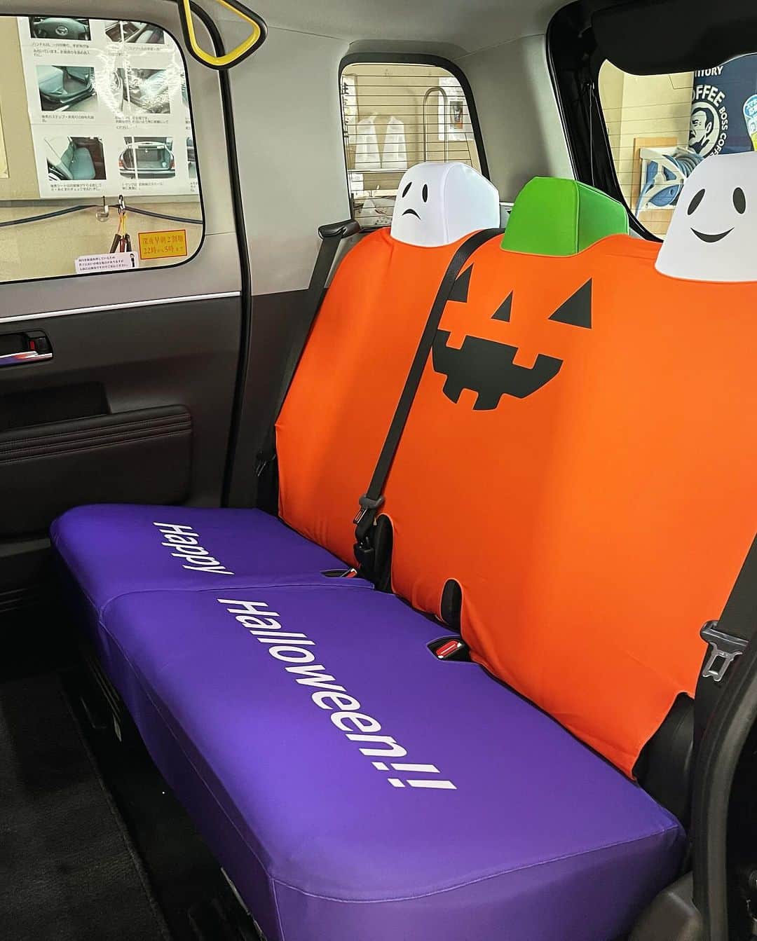 三和交通のインスタグラム：「10月25日より株式会社フクシン様のシートカバーを装着して運行しております！happy Halloween taxi #ハロウィン  #ハロウィンタクシー  #三和交通  #フクシン  #シートカバー #タクシー  @fukusin1911  @sanwa_koutsu_group」