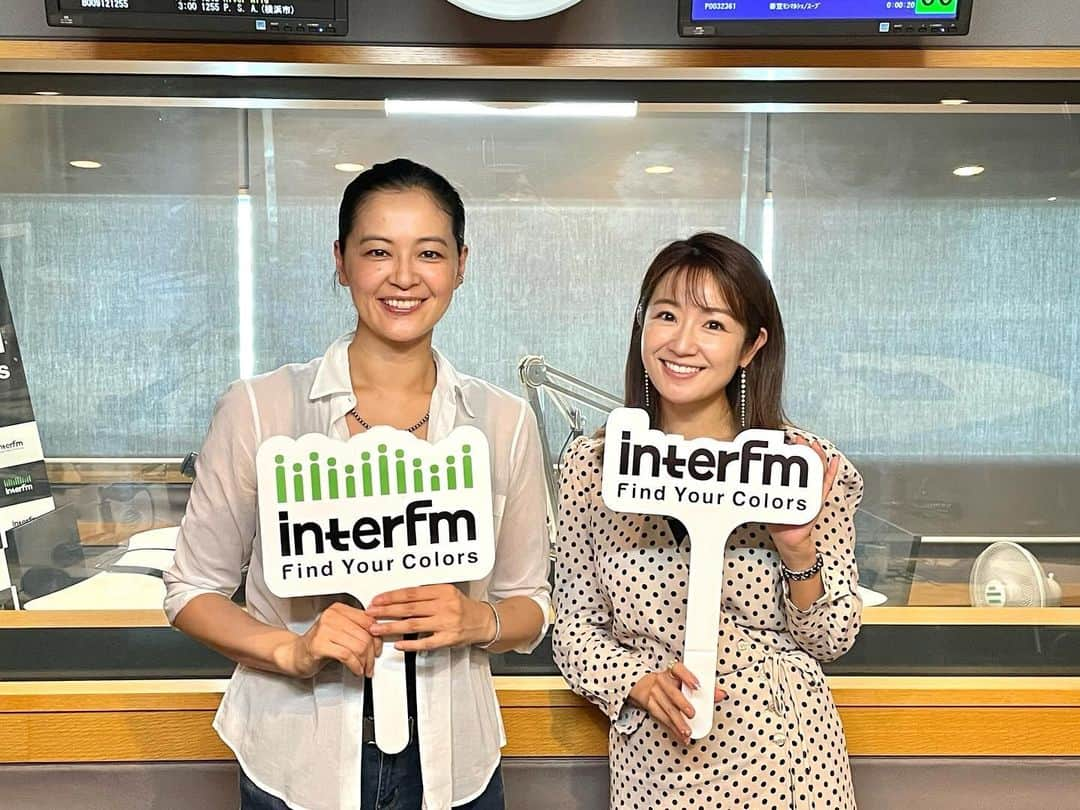 長野美郷のインスタグラム：「先日の interfm 「表参道Ao presents  Oshare Life」 ゲストは今週も黒谷友香さんでした🥰  今回は馬！🐴で盛り上がり🥹 黒谷さんの#デュアルライフ や 愛馬ヨモちゃんのお話、 私も少しではありますが#乗馬 やっているので うまく乗れるまでの苦悩とコツなど… 色々伺いましたよ！ #馬ともだち  大盛り上がりの30分、radikoでもぜひにー😇✨  #interfm #ラジオ　#📻 #osharelife #黒谷友香 さん #乗馬女子  と言ってみる😎 #長野美郷 #dj #趣味増やしたい キャンペーン中」