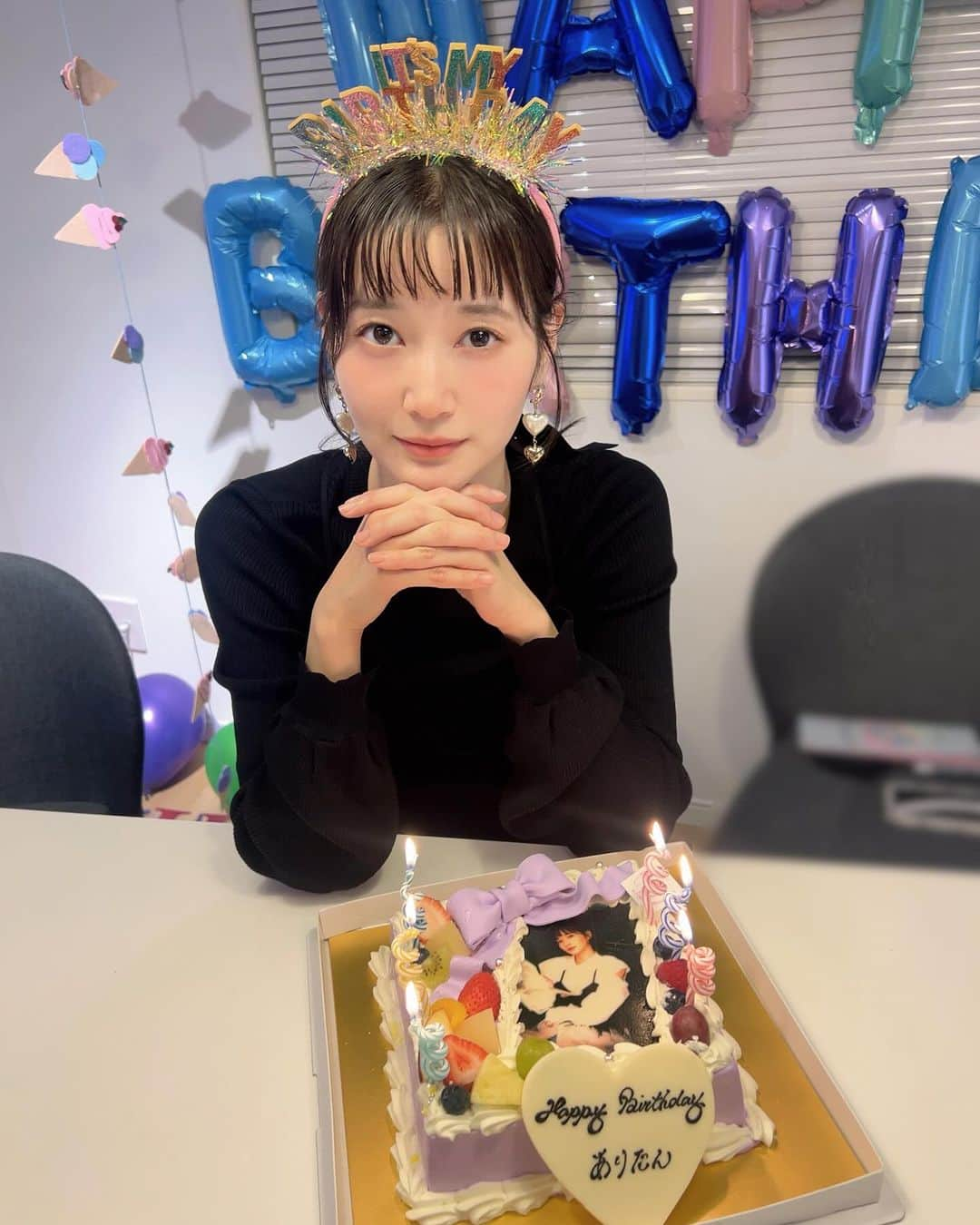 出口亜梨沙のインスタグラム：「この前お誕生日のお祝いしてもらったやつ😌 みんなだいすき👦🏻  夜9時から朝5時まで7人でノンストップで食べ続けた日💕  準備とか大変なのにみんなほんとにありがとう💕」