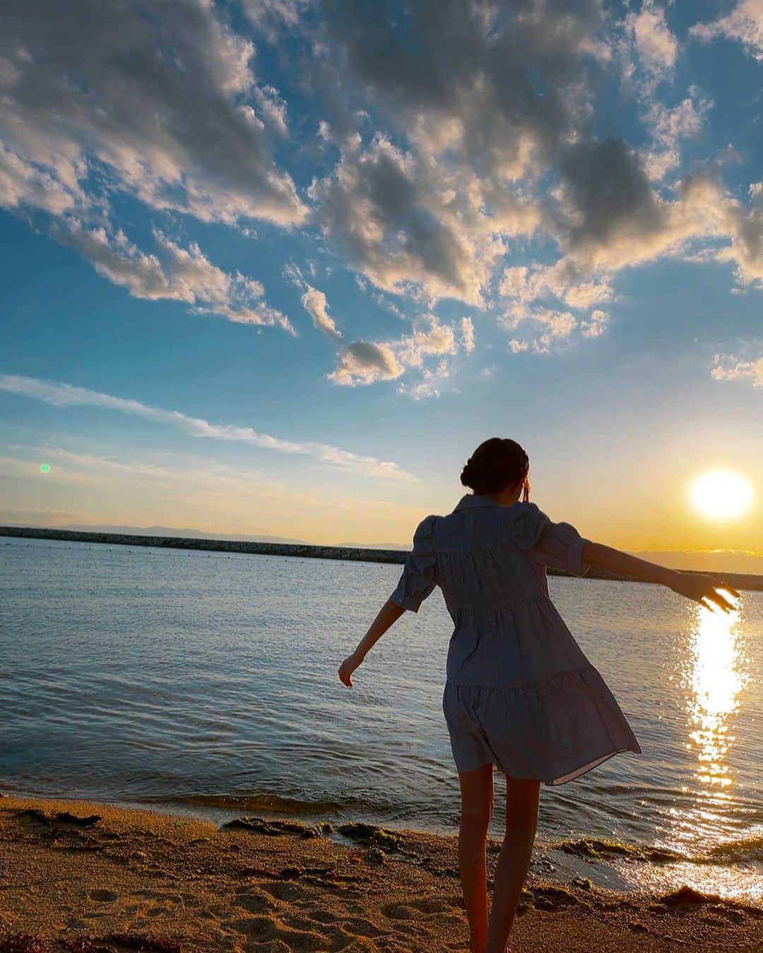 村井純奈さんのインスタグラム写真 - (村井純奈Instagram)「夏に海行った時の。綺麗に撮れた💭🫧」10月25日 14時17分 - murai_junna