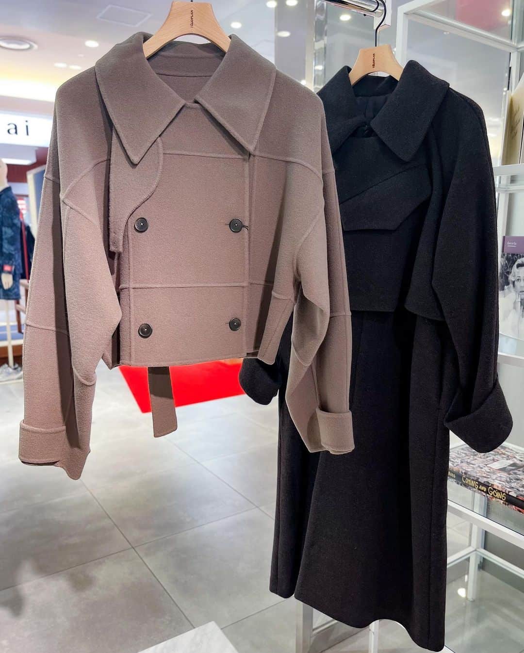 HANKYU.MODEさんのインスタグラム写真 - (HANKYU.MODEInstagram)「. 𝙏𝙀̆𝙇𝙊𝙋𝙇𝘼𝙉 𝙋𝙊𝙋 𝙐𝙋 𝙎𝙏𝙊𝙍𝙀 Until 10/31 At 3F『D-LAB』  『内なる自分を引き出す一着』として纏う戦闘着をコンセプトとした『TĔLOPLAN』が、23AWコレクションを一堂に展開する23AW関西地区初のポップアップストアを開催。 メンズウェアからのインスピレーションを取り入れつつ、素肌を衣服の一部として完結させたデザインのアイテムや、Atitaya Colour Gradient Knitの新色などもラインアップ。  Page1　カーディガン　44,000円  Page2　ジャンプスーツ　77,000円  Page3 ニット　26,400円 カットソー　30,800円  Page4 キャミドレス　38,500円 ドレス　33,000円  Page5　トップス　38,500円  Page6　ソックスベルト　25,300円  Page7　バッグ　55,000円  Page8 左)コート　71,500円 右)コート　110,000円  #TELOPLAN  #テーロプラン #hankyumode #hankyu #阪急うめだ本店 #阪急本店 #うめはん #ファッション  #hankyumode23aw #hankyumode23awwear #ニットカーディガン #ニット #コート #23aw新作 #新作」10月26日 12時00分 - hankyumode