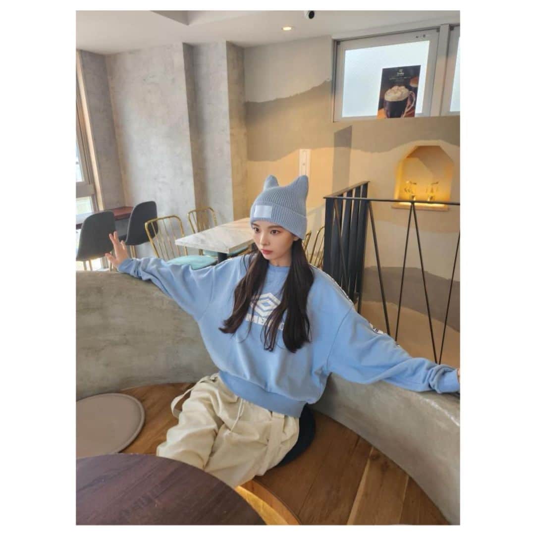 のインスタグラム：「． ． ラジオ #ヒュッゲに過ごす金曜日  にてお話ししたTMIのお写真たち〜 ． ((わかる方にはわかるであろう 懐かしいクリスマスソングを添えて🎄ふふ ． ． #川口の私服  beanie: @calnamur_official  sweatshirt: @moussyofficial  pants: @wego_official  ． ．」