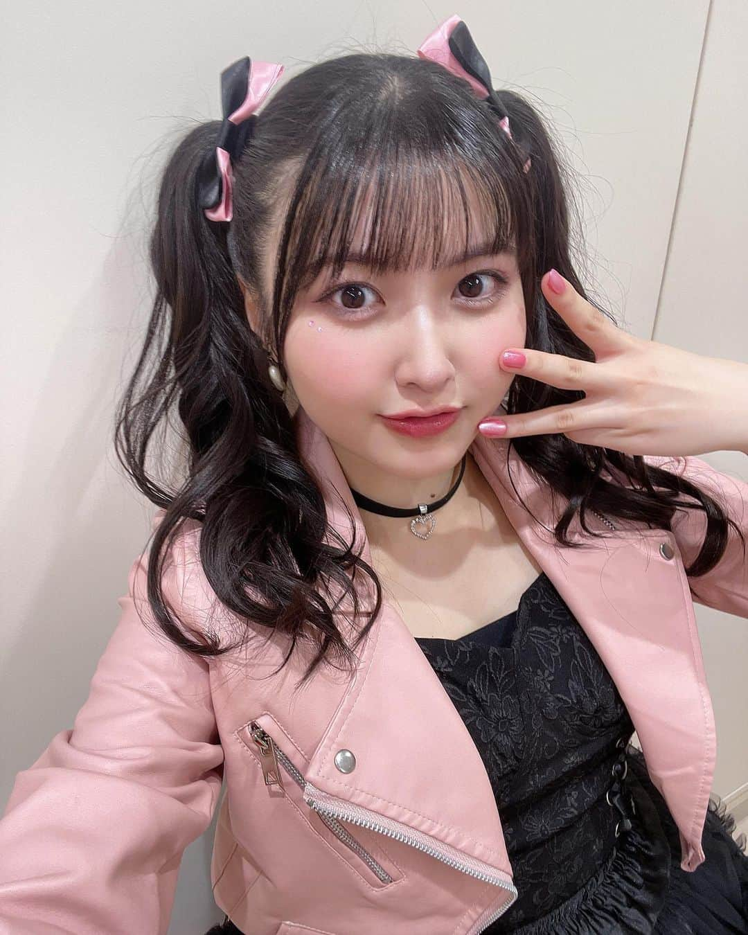 岡村美波さんのインスタグラム写真 - (岡村美波Instagram)「♡  19歳のバースデーイベント ありがとうございました🎂💓  幸せすぎた〜☺️💓  ROCKみいみカッコ可愛く頑張ったよ〜🩷🖤  19歳も新たなみいみをお魅せできるように頑張るので 見守っていてください🫶  みんなだいすきだよ〜💓💓💓  #beyooooonds #雨ノ森川海  #岡村美波 #みいみ #djみいみ」10月25日 14時31分 - minami_okamura.official