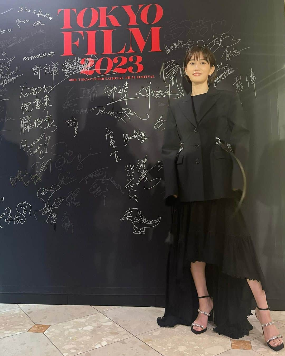 前田敦子さんのインスタグラム写真 - (前田敦子Instagram)「東京国際映画祭2023  @adeam @repossi @jimmychoo  スタイリスト @yusukearimoto  ヘアメイク @takahashi.riho   ＷＯＷＯＷ「連続ドラマＷ　ＯＺＵ ～小津安二郎が描いた物語～」11/12放送・配信スタート 毎週日曜午後10:00  第3話「非常線の女」に出演します⭐️ 原作：『非常線の女』（原作：ゼームス槇、脚色：池田忠雄、監督：小津安二郎） 脚本：高田亮 監督：松本優作 出演：前田敦子　高良健吾　片山友希　前田旺志郎　渡辺いっけい ／田中俊介　中井友望　白鳥晴都　二ノ宮隆太郎　山本一賢　近藤芳正　吹越満」10月25日 15時38分 - atsuko_maeda_official