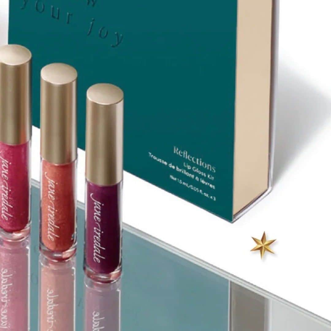 ジェーン・アイルデールのインスタグラム：「2023 HOLIDAY COLLECTION❄️ リフレクション ホリデーコレクション  数量限定　※なくなり次第終了  2 0 2 3 ホリデーシーズンに、ジェーン・アイルデールから  華やかなカラーとポジティブな言葉の贈りもの。  美しく楽しいホリデーシーズンを映し出すような、ホリデーコレクション。  華やかな気分をさらにアップしてくれるキラキラの限定アイテムには、特別なシーズンの心に響くメッセージと、インスピレーションをくれるカラーネームがついています。  ギフトにも最適なバリューセットです。  ＼キット内容／ リフレクション ホリデーコレクション フェイスパレット 1.2 g×４ 3 .1g×2 リフレクション ホリデーコレクション リップグロスキット 1.5mL×3   通常価格：13,750円（税込） → キット特別価格：11,000円（税込）   ✨商品特徴✨  特別な季節だから、２つの“リフレクション”を同時に手に入れて。 「ホリデーリフレクションキット」誕生。  ホリデーコレクションの「フェイスパレット」と「リップグロスキット」がスペシャルプライスのキットになりました。 輝いていたいこれからの季節に最強の２アイテム、ぜひ一緒に揃えてください。  自分の美しさを信じて、ピュアな心で歓びを追いかける  ホリデーシーズン、今年最高の美しさを叶えるために必須の２つの“リフレクション”。2 つのメッセージが背中を押してくれ、使い方次第でメイクアップの可能性が無限に広がります。  ジェーンアイルデールのメイクアップとスキンケア製品は、パラベン、タルク、フタル酸エステル、合成香料、遺伝子組み換え原料を使用していません。  今すぐ購入 💚 プロフィールのリンクから！ @janeiredale_japan   ーーーーーーーーーーーーーーーーーーー  #janeiredale  #ジェーンアイルデール #クリーンビューティ #スキンケアメイクアップ #ミネラルコスメ #オーガニックコスメ #ナチュラルコスメ #メイクアップアーティスト #デパコス #ナチュラルメイク #メイクアップ #ミネラルメイク #限定キット #日焼け止め#MRiBeauty #紫外線防止 #夏新作 #コスメ紹介 #メイク #makeup #ZOZOCOSME #ゾゾコスメ #コスメ #COSME #コスメ好きさんと繋がりたい #メイクアップ #ZOZOTOWN #ゾゾタウン #美肌成分 #crueltyfree #beauty」