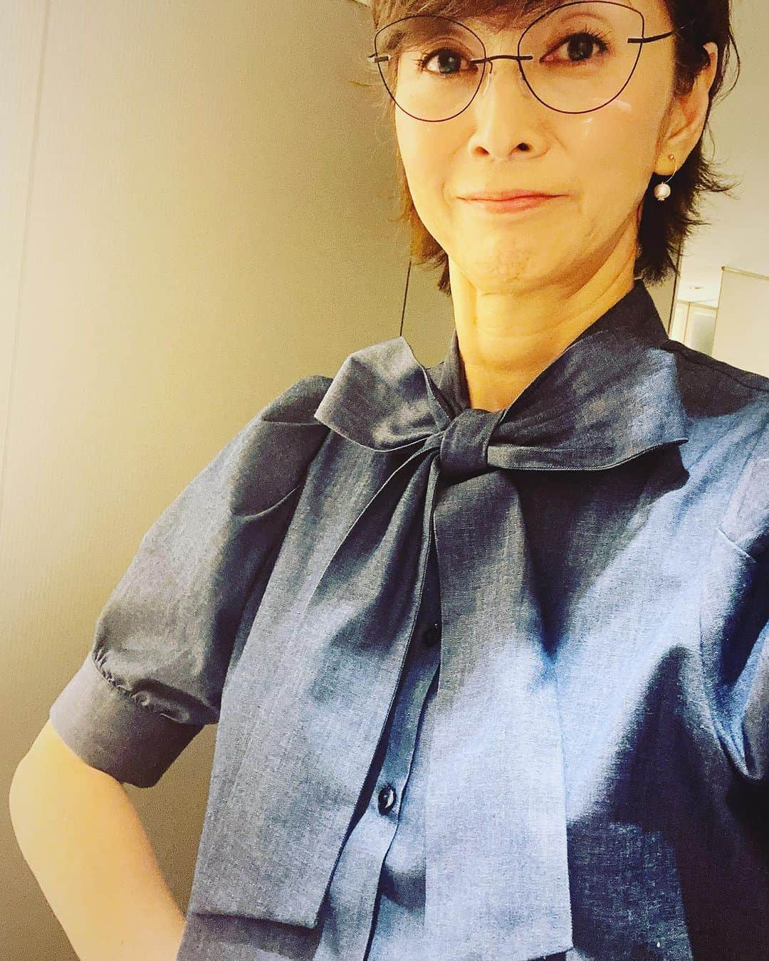 益子直美さんのインスタグラム写真 - (益子直美Instagram)「リボンブラウスが大好き💕 ヘビロテ中！  #zara  #burberry  #tiara  #ropepicnic  #lounie  #リボンブラウス  #ヘビロテ」10月25日 6時39分 - naomi.masuko