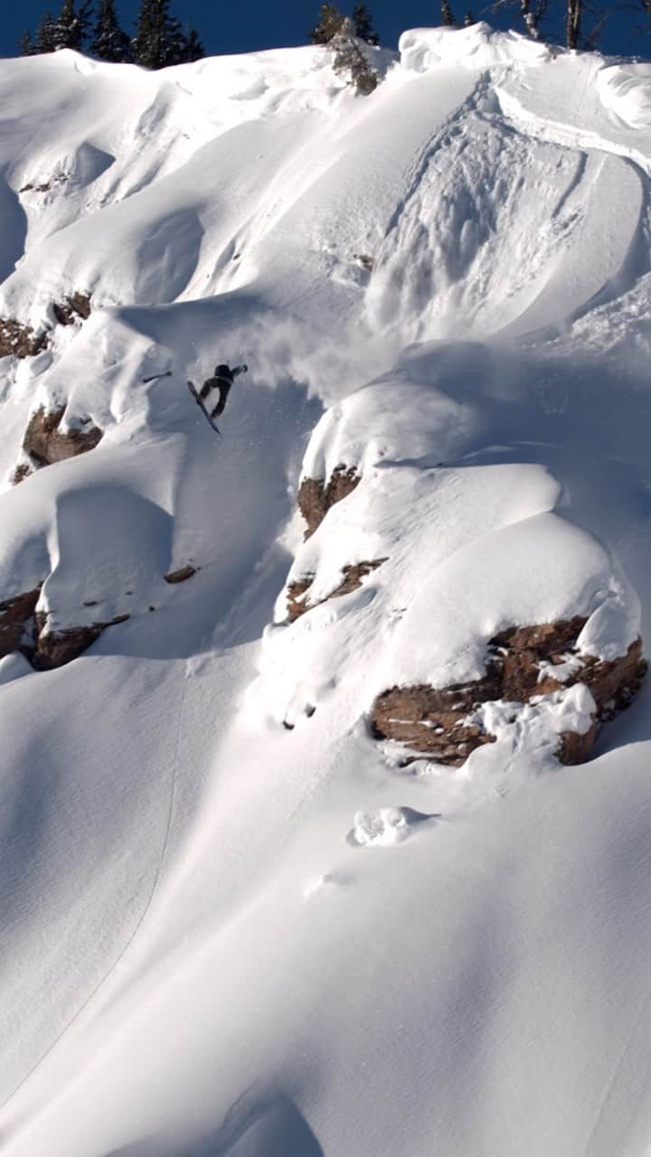 クイックシルバーのインスタグラム：「@travisrice with a banger natural triple line out and about in the Wyoming backcountry as seen in Sequencer.   Link in Bio.」