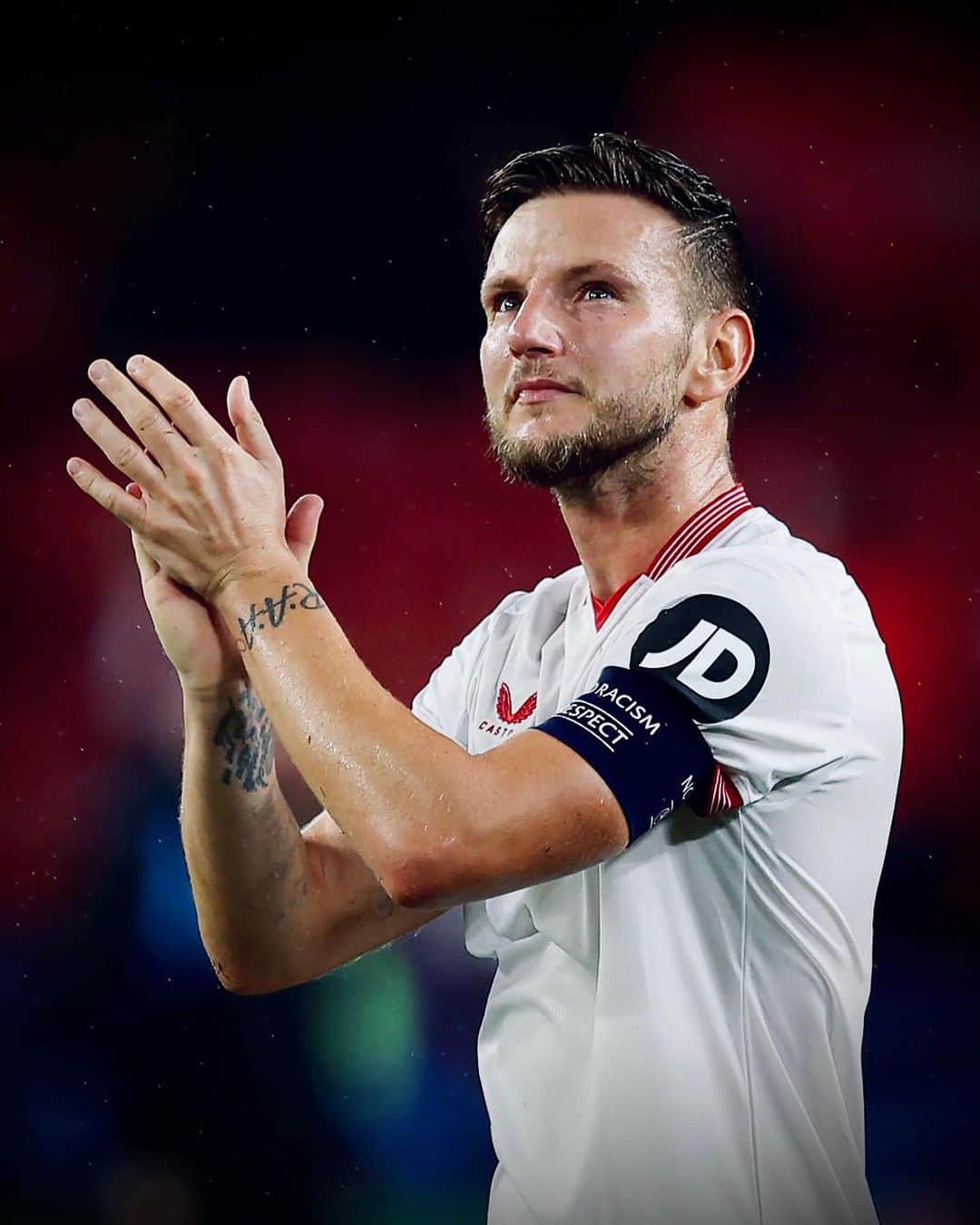 イヴァン・ラキティッチのインスタグラム：「♥️🤍🙏🏼  #sevillafc #rakitic  #championsleague  #wearesevilla #UCL」