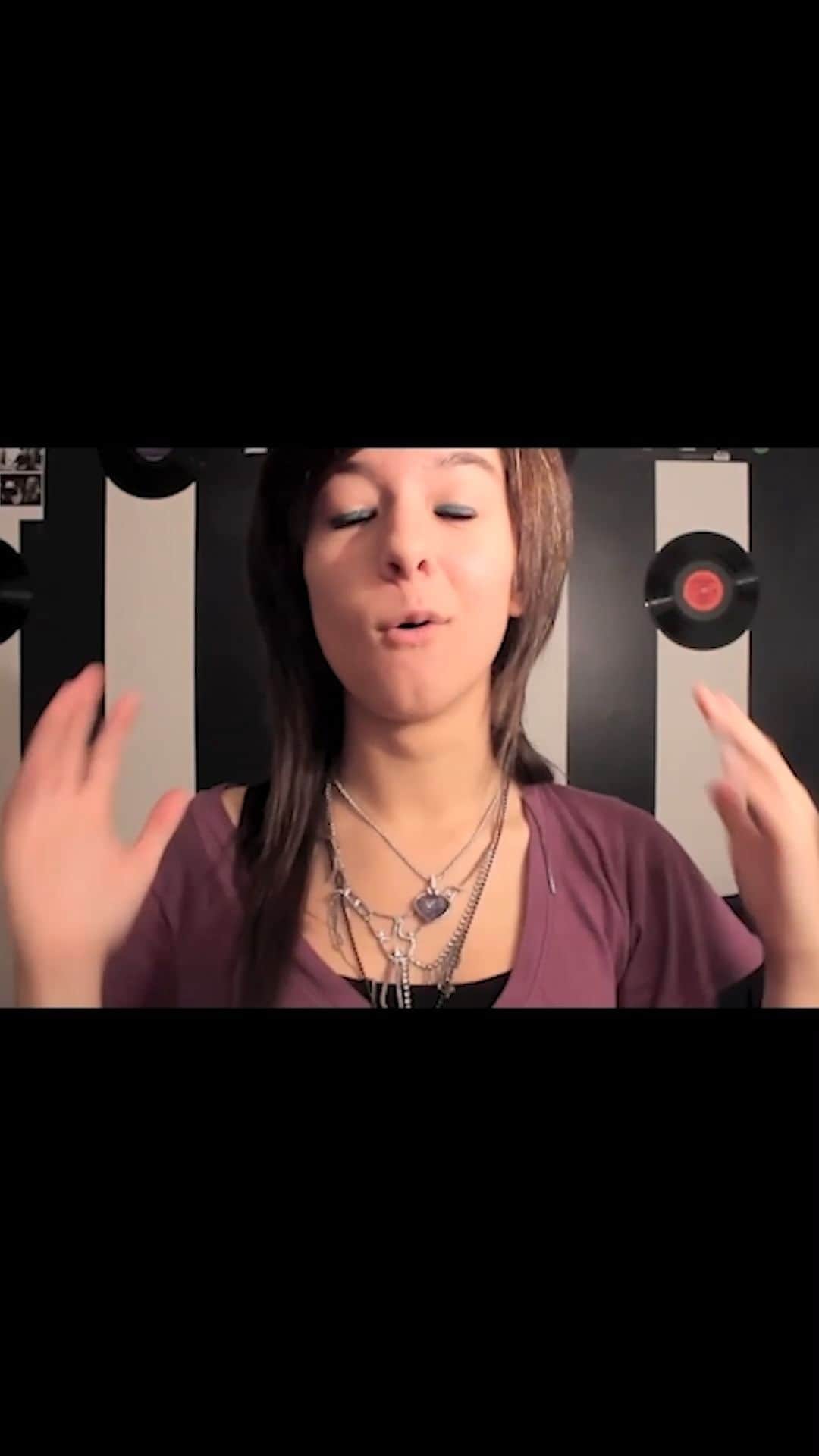 クリスティーナ・グリミーのインスタグラム：「Fun Fact for #TeamGrimmie! Christina’s official website was launched in October 2011! After all these years we are still going strong 💚 https://youtu.be/rouO1w_dBw8?si=el0tllTMdHL7qSNC」