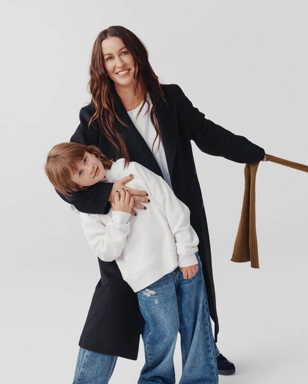 GapKidsのインスタグラム：「“For my kids I just want to support them in expressing who they are, and support them in being who they were born to be. If my husband and I can facilitate that, we bend over backwards to do it.” – Alanis Morrisette」