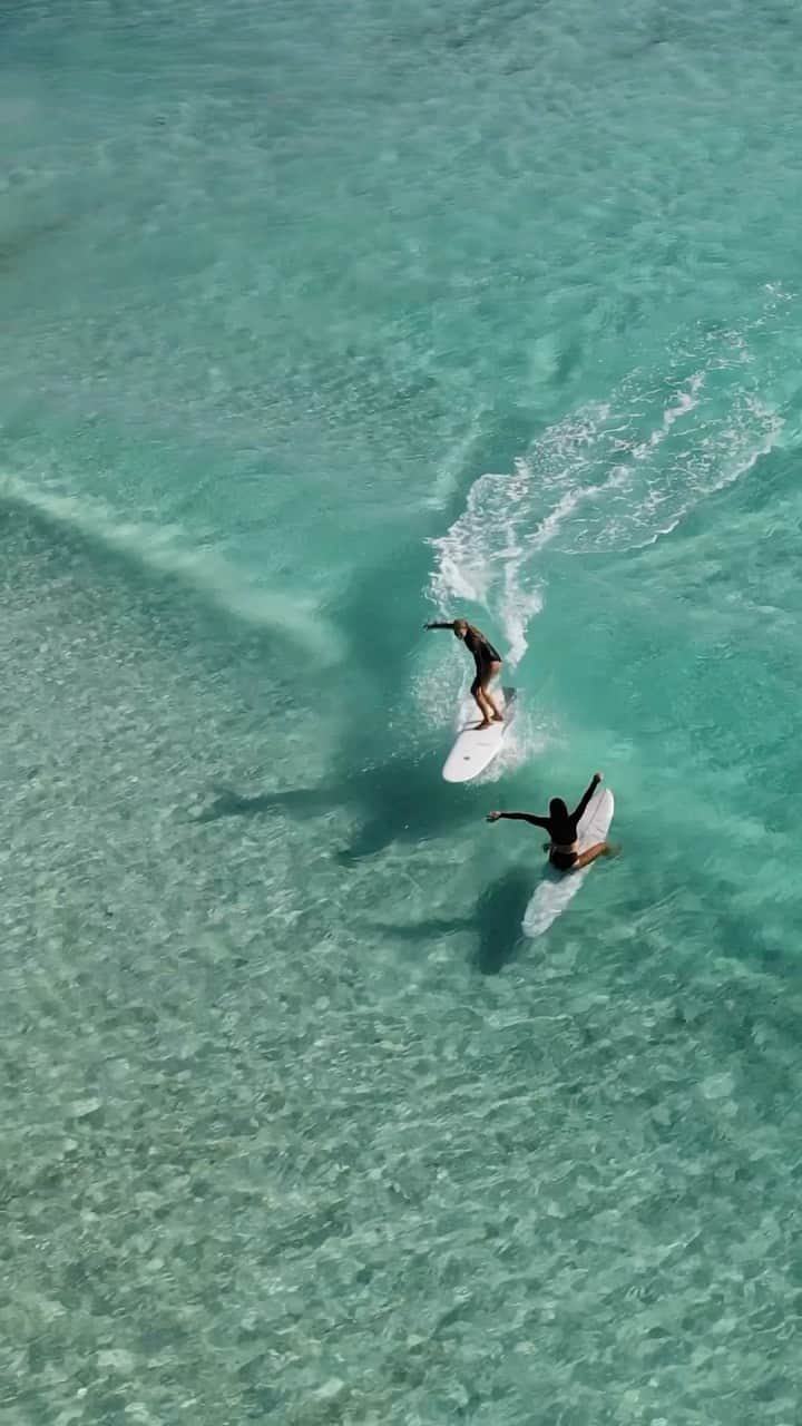 リップカールのインスタグラム：「It’s giving summer sessions ☀️⁠  @jamaicaselby  @kobieenright  @ripcurl_women  ⁠ _  #SummerLooksGoodOnYou #RipCurlWomen #Surfing #WAtheDreamState   @westernaustralia」