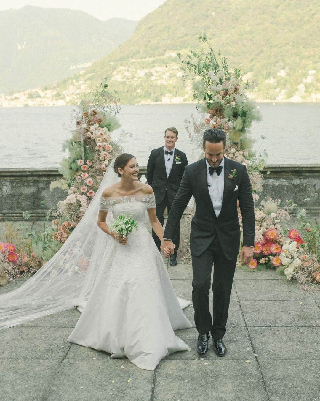 Vogue Australiaさんのインスタグラム写真 - (Vogue AustraliaInstagram)「Interior designer @SamanthaWareDesigns had a crystal clear vision of how she wanted her wedding weekend by #LakeComo to look, and feel. “I’m American, and my husband Christopher is English,” she says to #Vogue, “so we automatically had an international crowd. Since I love all things historic, I knew I wanted the venue to have some Old World charm—we thought, what better place than Italy?” At the link in bio, take a closer look at her @CarolinaHerrera gown—and the beautiful villa she chose.   📷 @LaDichosa」10月25日 7時13分 - vogueaustralia