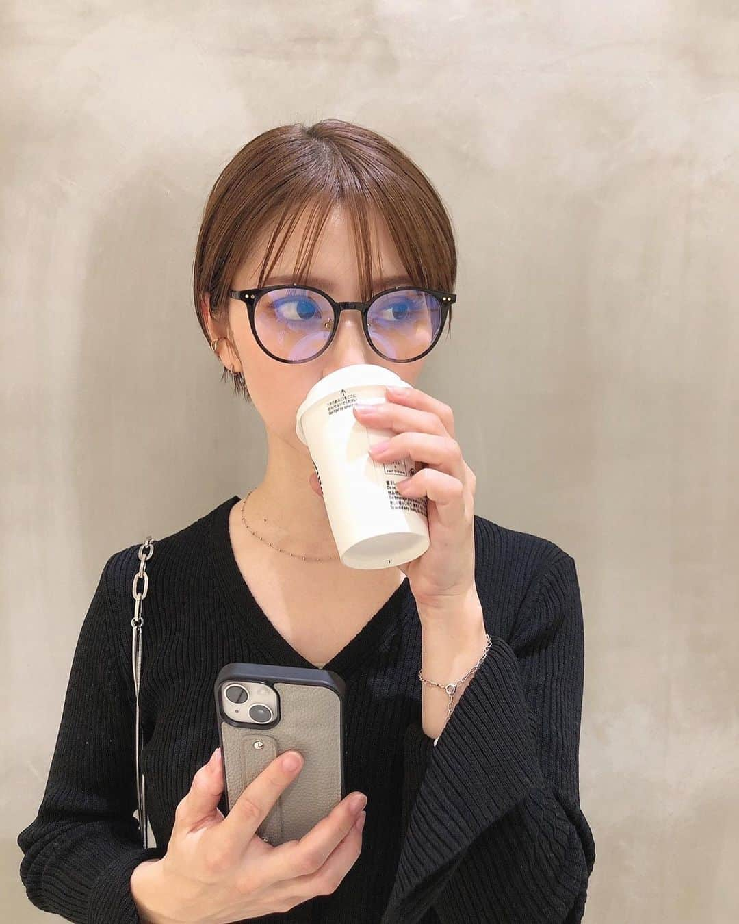 筒井愛実さんのインスタグラム写真 - (筒井愛実Instagram)「． ひさしぶりの👓 @loar.japan  コーデがシンプルな時に👓いいね☻ ． #PR #LOAR #伊達メガネ #メガネ #code #ootd #30代コーデ #30代ファッション  #ママコーデ #ママファッション #大人コーデ #outfit #大阪ママ #関西ママ #男の子ママ」10月25日 7時16分 - manamin_158cm