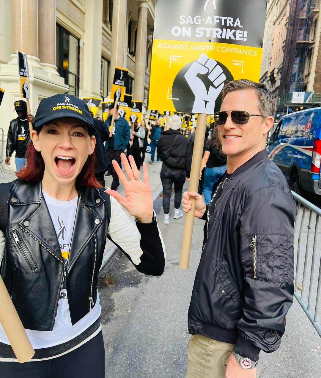 キャリー・プレストンさんのインスタグラム写真 - (キャリー・プレストンInstagram)「Friends all fighting for a fair contract now 🤝   #sagaftra #sagaftrastrike」10月25日 7時17分 - carriepreston