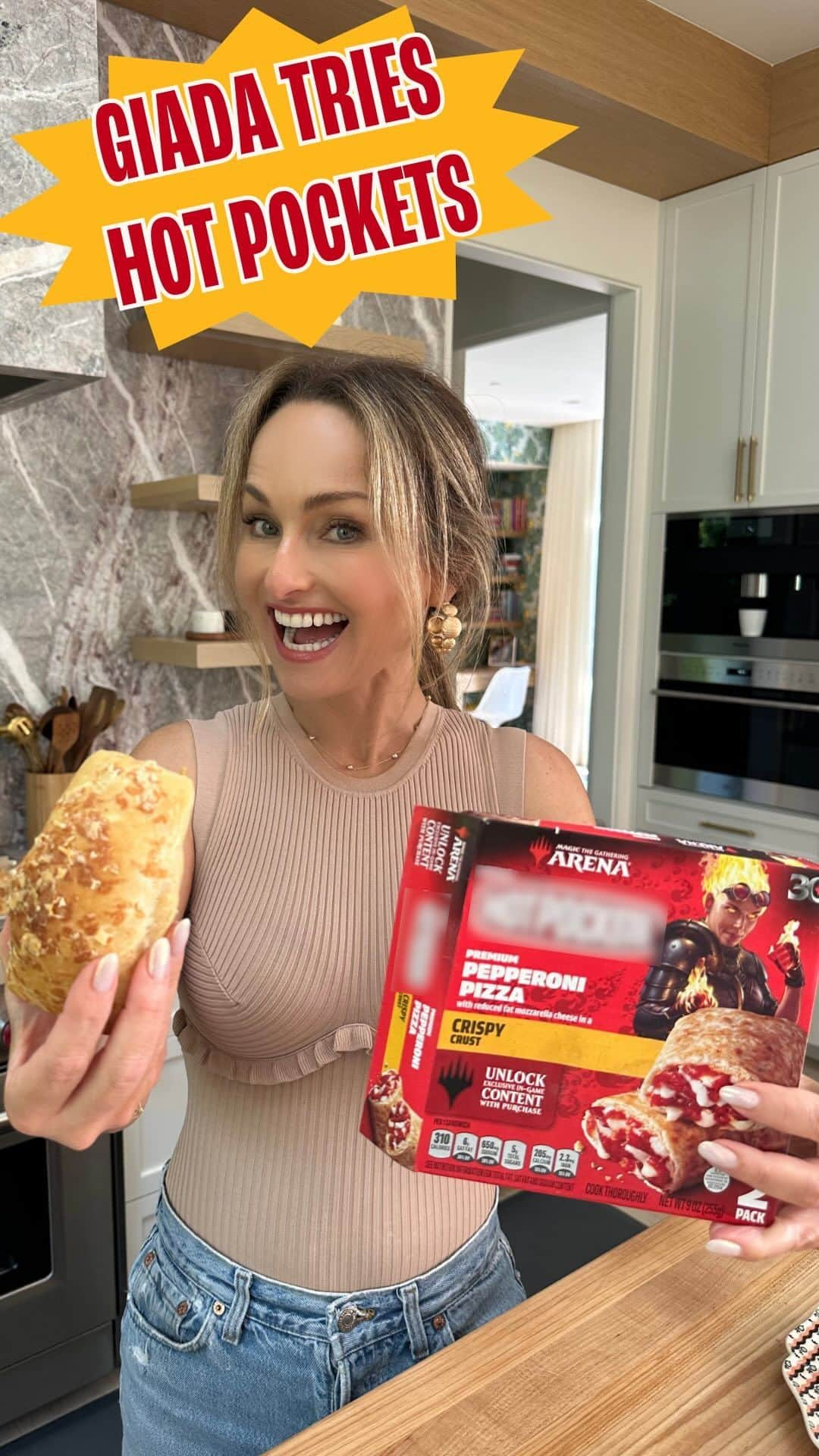 ジャーダ・デ・ラウレンティスのインスタグラム：「Join Giada as she tries Hot Pockets for the first time 😱 and gives the nostalgic snack her own spin in our latest YouTube video! Tap the link in our bio to watch!  https://ow.ly/lAGV50Q0o2i #giadadelaurentiis #giadzy #italy #italianfood #nostalgicmeals #pizzapocket #pizzapocketrecipe #youtube」