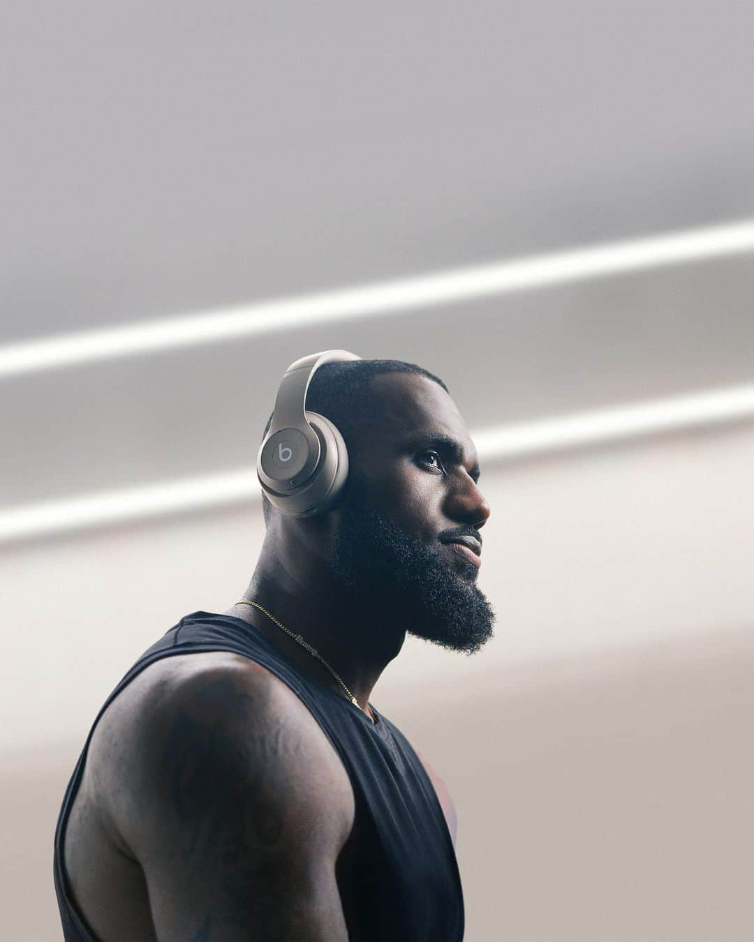 ビーツ・エレクトロニクスさんのインスタグラム写真 - (ビーツ・エレクトロニクスInstagram)「Business as usual @KingJames」10月25日 8時01分 - beatsbydre