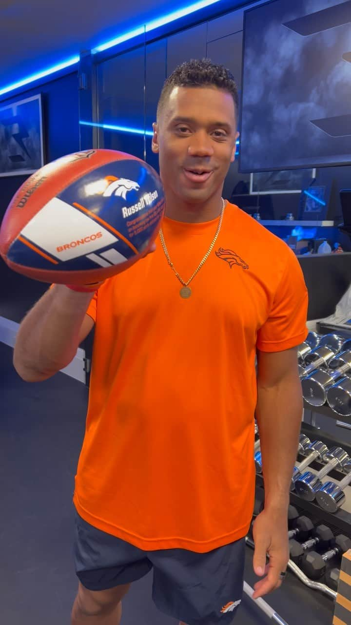 ラッセル・ウィルソンのインスタグラム：「It’s a #TeamWilson thing! 🤝   In honor of @DangeRussWilson becoming the 1st QB in @NFL history to pass for more than 40,000 yards and rush for 5,000 yards, we cooked up this commemorative football to congratulate him on this milestone.   Appreciate you, Russ! 🏉 #WilsonFootball」