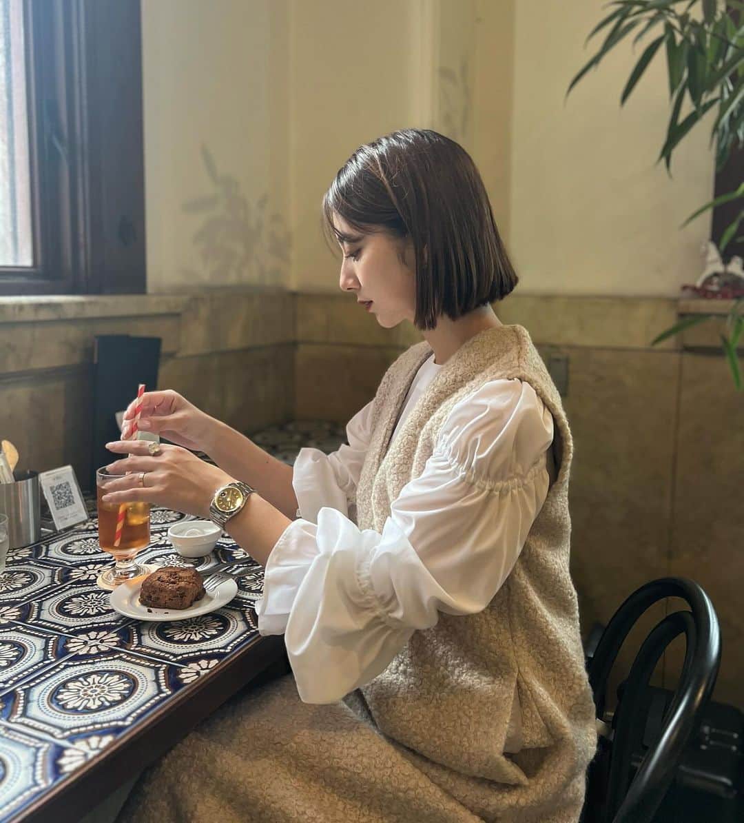 青野未来 / MikuAonoのインスタグラム：「. . 🥐🥐🥐  @911erika と🍴🍳  #ootd op @classicalelf_official  blouse @blanc_official.jp  . . #classicalelf #クラシカルエルフ#エルフコーデ#タイアップ#関西ママ#ママコーデ #zozotown#zozo#zozotown購入品」